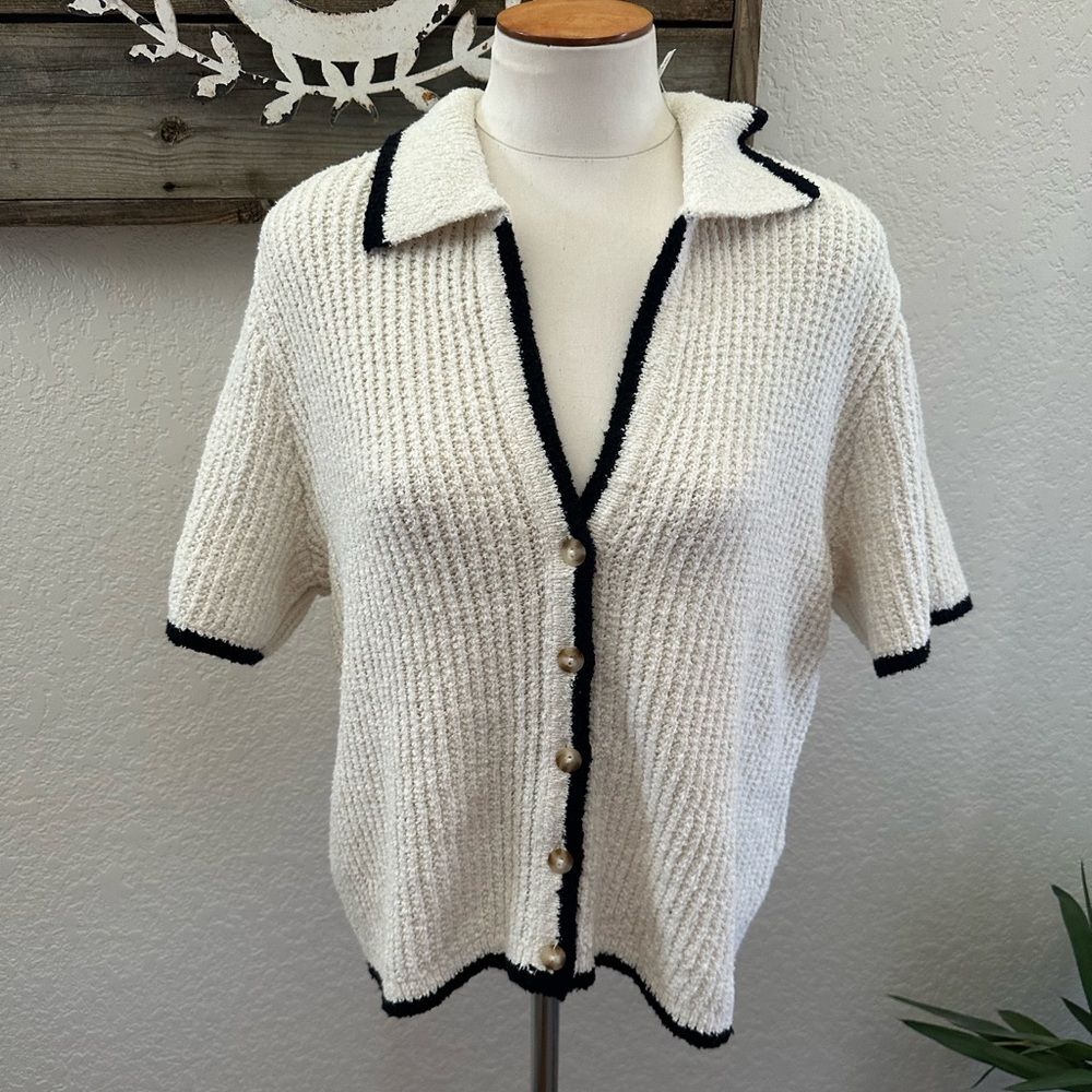 Abercrombie & Fitch White and Black Knit Short sleeve cardigan Sweater L NWT